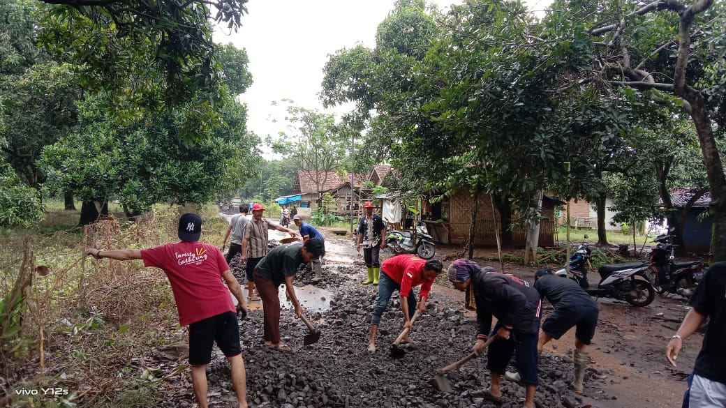Terima Laporan Jalan Rusak, Pemcam Gantar Gercep Tangani Keluhan Warga